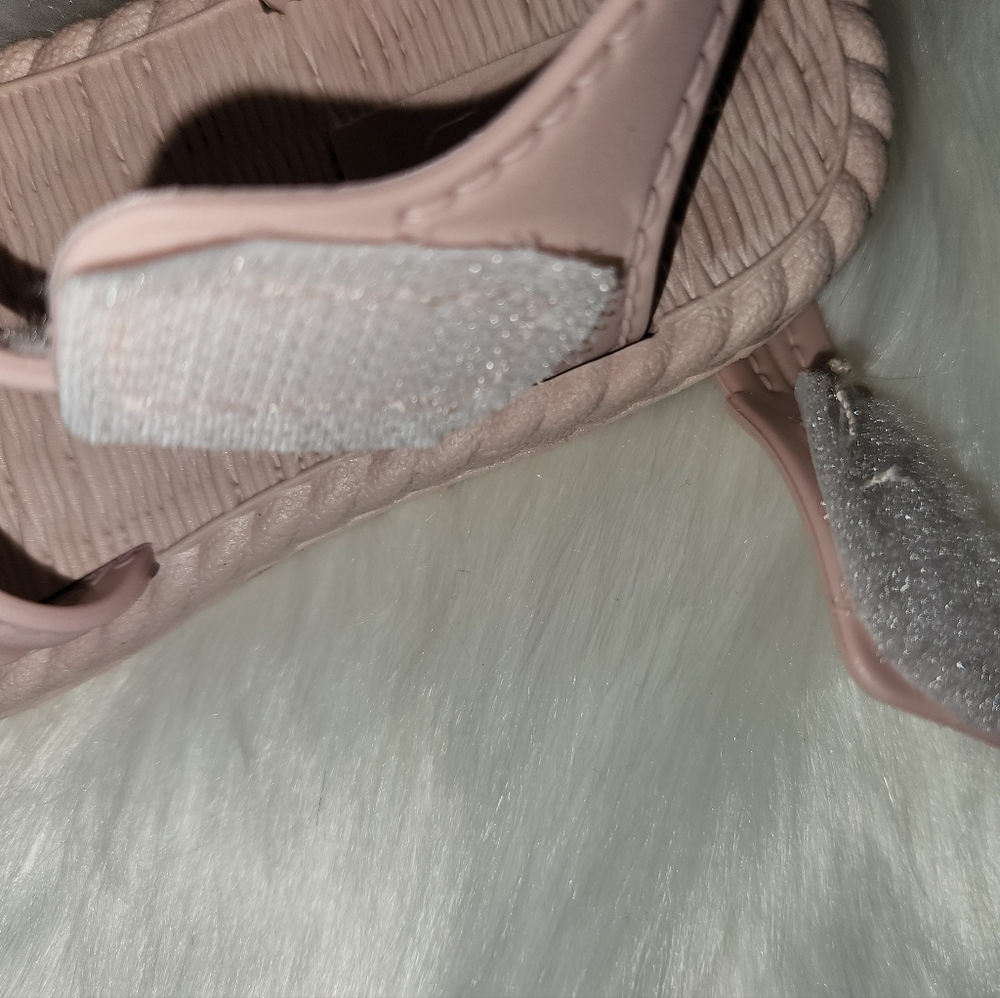 NWOT !! TODDLER SANDALS - Picture 4 of 7